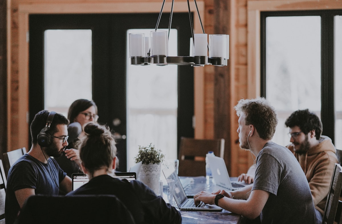 Teamoverleg over sociale veiligheid en werkstress