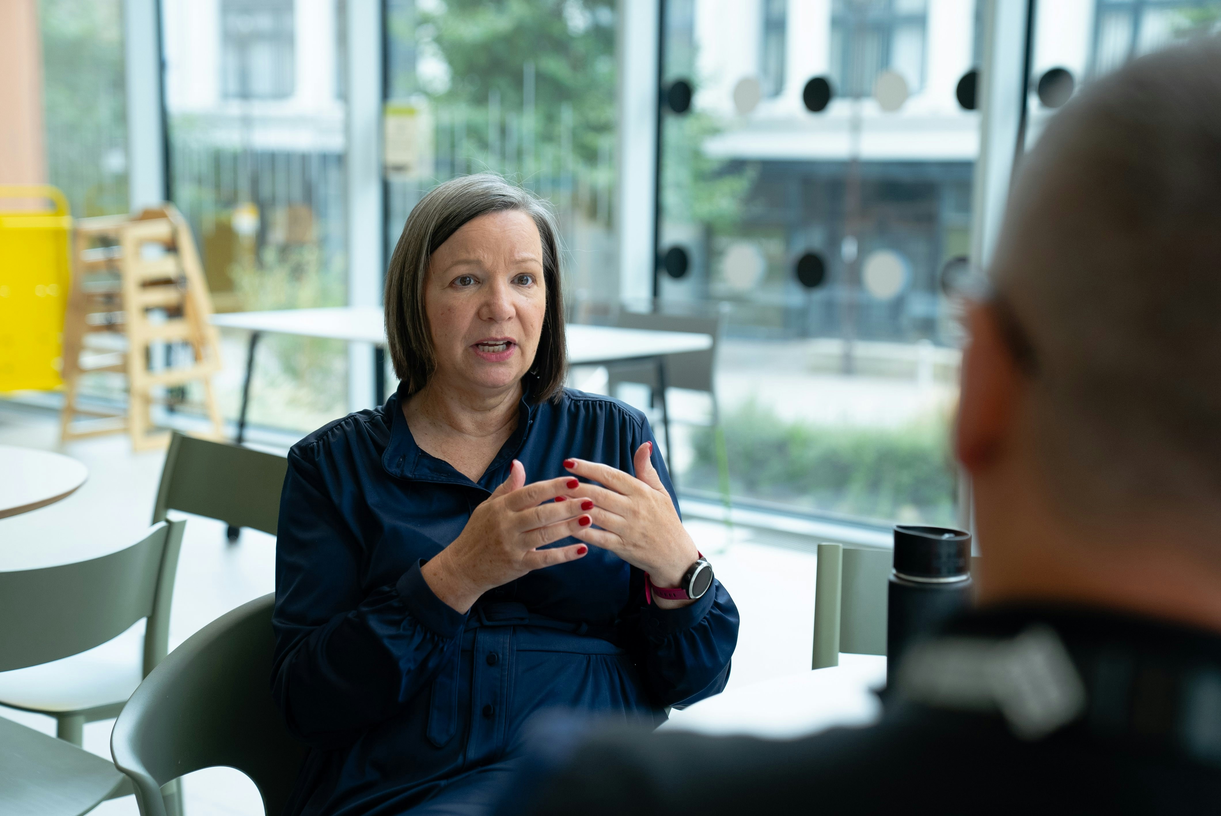 arbeidsdeskundige in gesprek met kandidaat